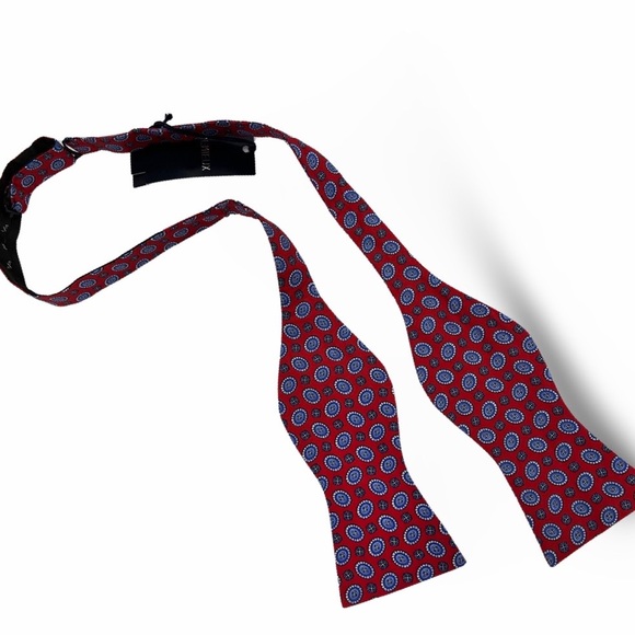 NWT $39.50 Cremieux 100% Silk Men’s Bow Tie - Picture 2 of 5